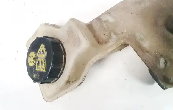 Brake fluid reservoir