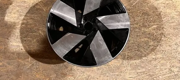 Volvo XC40 R20 alloy rim 32143630 K987508