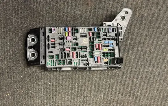 Jeep Grand Cherokee WL Fuse module 68347016AD 099002421FE