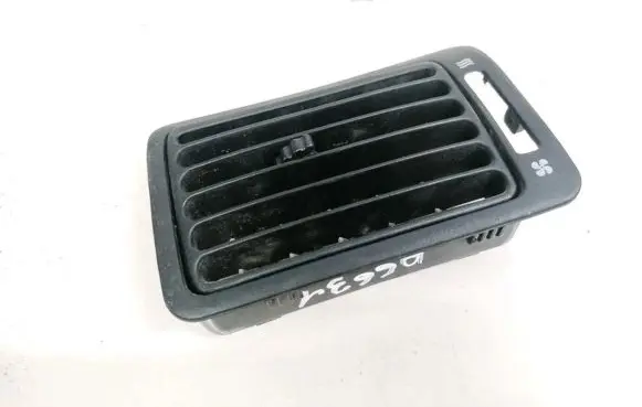 Hyundai Lantra I Dash center air vent grill