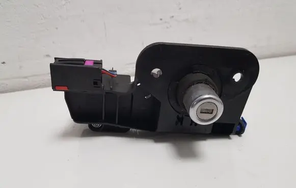 Opel Corsa C Tailgate/trunk/boot exterior handle 13168316 13168317 13168318