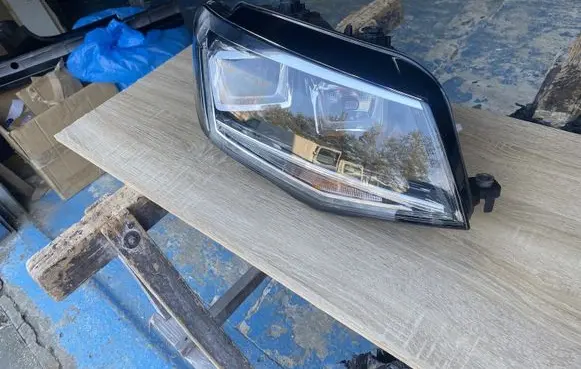 Volkswagen Caddy Headlight/headlamp 2K1941032B