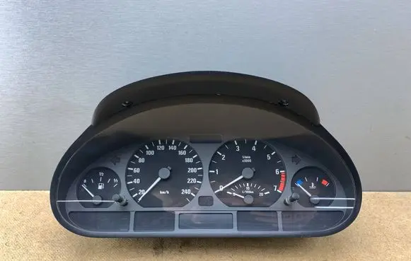 Speedometer (instrument cluster)