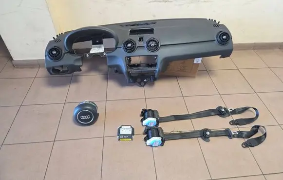 Audi A1 Airbag set with panel 8X1857033 8X0880201A 8X3857706B