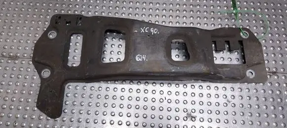 Volvo XC90 Rear differential/diff mount bracket 08672201