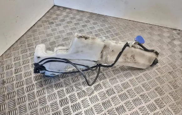 Ford Focus Windshield washer fluid reservoir/tank 4M5113K163