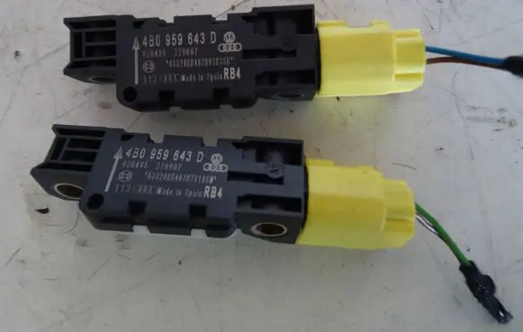 Volkswagen PASSAT B3 Airbag deployment crash/impact sensor 4B0959643D