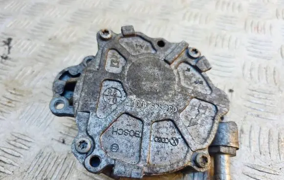 Audi A4 S4 B8 8K Vacuum pump 03L145100