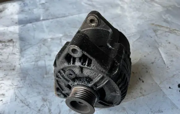 Opel Frontera B Generator/alternator