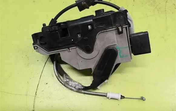 Citroen DS5 Rear door lock 45047185