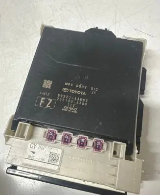 Lexus ES 250 - 300 - 330 Central body control module 8922133D92