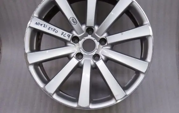 Volkswagen Touareg III R21 alloy rim 