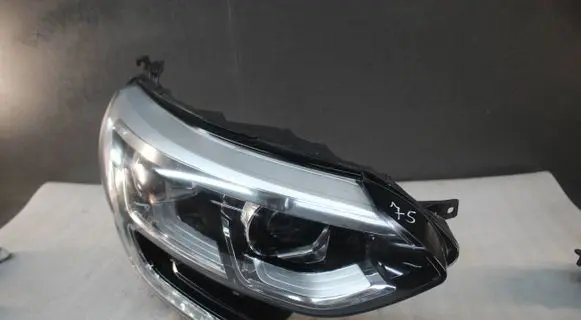 Renault Megane IV Headlight/headlamp 260102555R 90060921