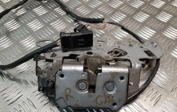 Chrysler Voyager Sliding door lock 