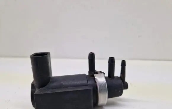 Audi A6 S6 C5 4B Turbo solenoid valve 059906627