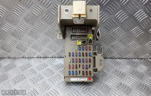 Subaru XV I Fuse module 82201fj201