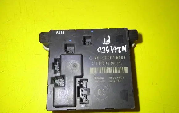 Mercedes-Benz E W211 Door control unit/module 2118704126