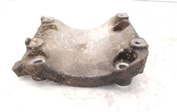 Honda FR-V Engine mounting bracket