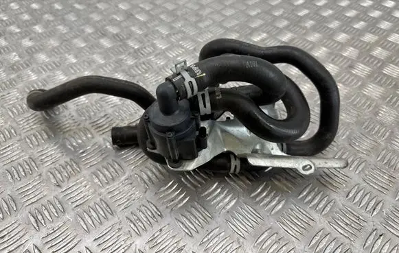 Volvo XC40 Electric auxiliary coolant/water pump 32222110