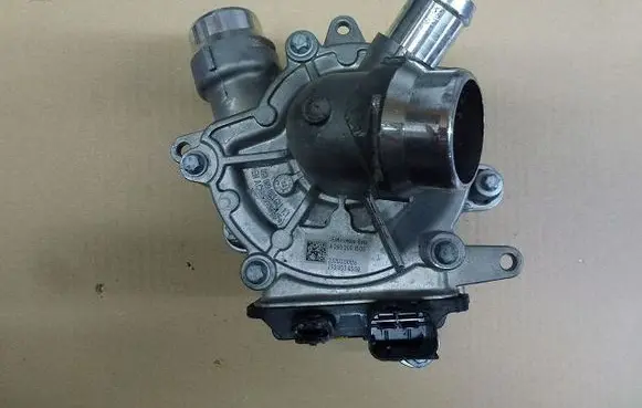 Mercedes-Benz AMG GT C192 Water pump A2602004100TII