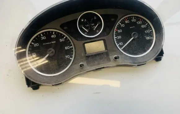 Citroen Berlingo Speedometer (instrument cluster) 555001310104