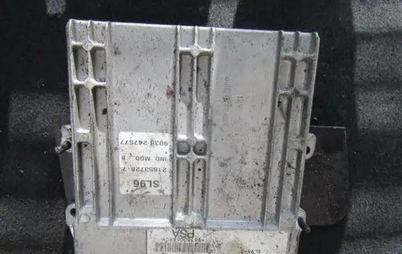 Peugeot 406 Engine control unit/module 216537287 21653728-7
