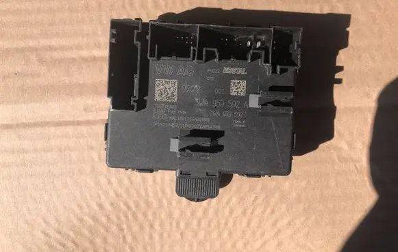 Volkswagen Tiguan Door control unit/module 3WA959592A