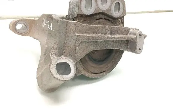 Mazda 6 Engine mount bracket K1442