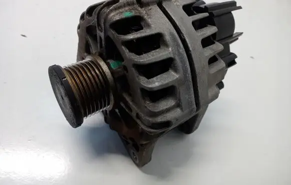 Renault Megane IV Generator/alternator 231008040R