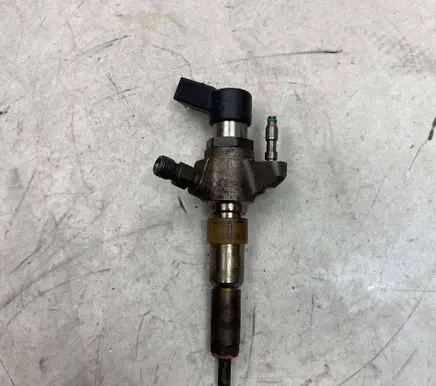 Volvo V60 Fuel injector 9674973080