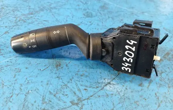 Suzuki Kizashi Gear shift switch/knob 3721057L00