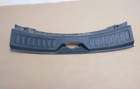 Trunk/boot sill cover protection