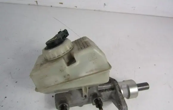 Volvo S70 V70 V70 XC Master brake cylinder 9203843