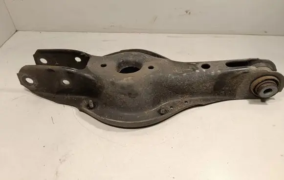 BMW 1 F20 F21 Rear upper control arm/wishbone 6867541