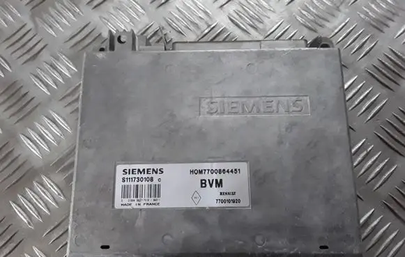 Renault Megane I Engine control unit/module S111730108C HOM7700864451