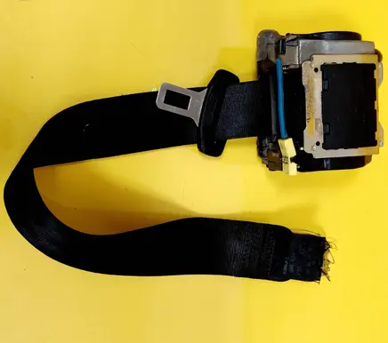 Rear seatbelt