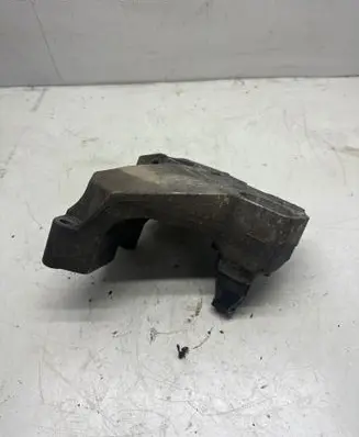 Engine mounting bracket