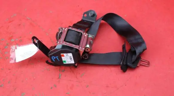 Ford Kuga I Front seatbelt LV4B-S611B66-AFW