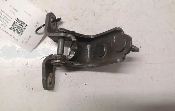 Honda CR-V Rear door lower hinge