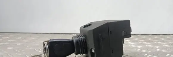 Mercedes-Benz C W203 Ignition lock 2095451708 33002416 33002415