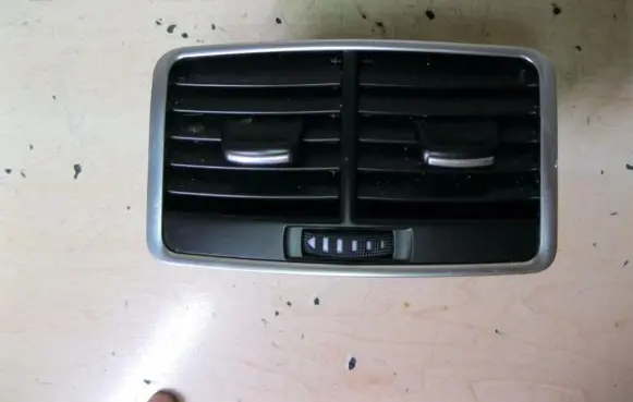 Audi A6 S6 C6 4F Rear air vent grill 4F0819203C I2143