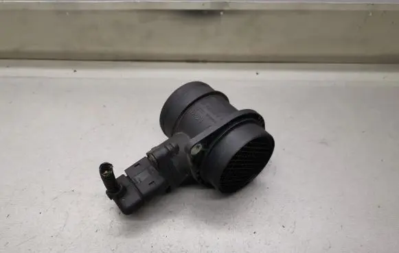 Volkswagen Golf IV Mass air flow meter 0280217121 06A906461