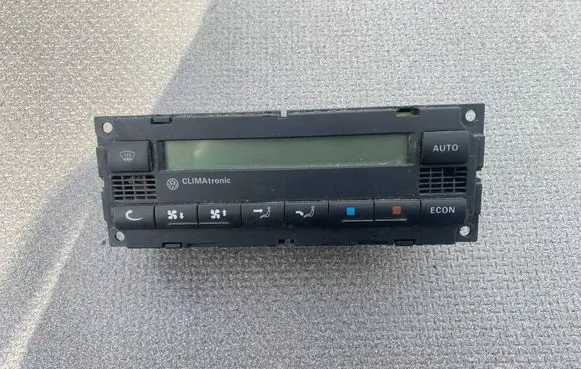 Volkswagen PASSAT B5.5 Climate control unit
