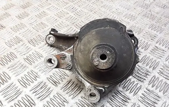 Honda Civic Engine mount bracket