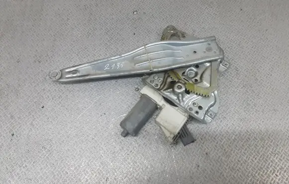 Toyota Avensis T250 Rear door window regulator with motor 0130822031