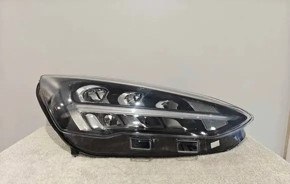 Ford Focus Headlight/headlamp 00201471