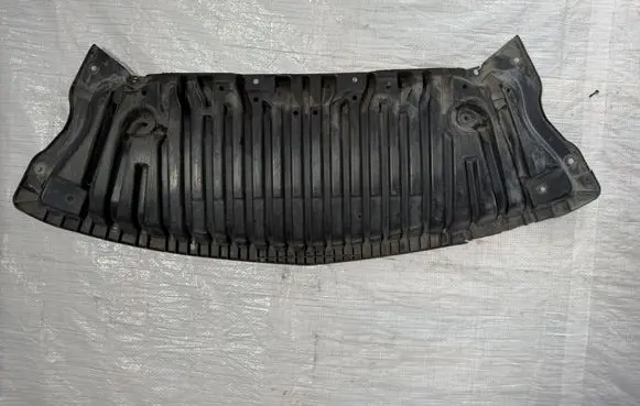 Mercedes-Benz E AMG W212 Engine splash shield/under tray A2125200223