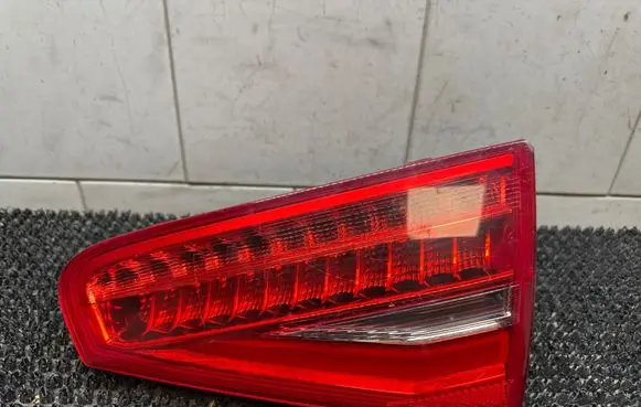 Tailgate rear/tail lights