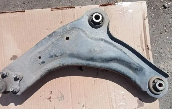 Renault Laguna II Front lower control arm/wishbone 000