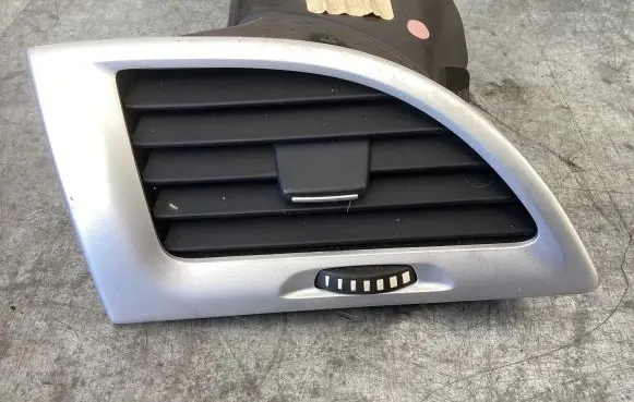 Renault Megane III Dashboard side air vent grill/cover trim